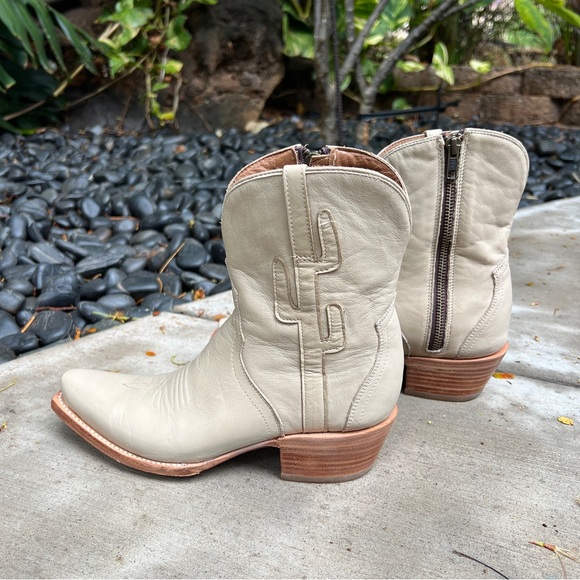 Lucchese ‘April’ Cowgirl Booties - Picture 2 of 11